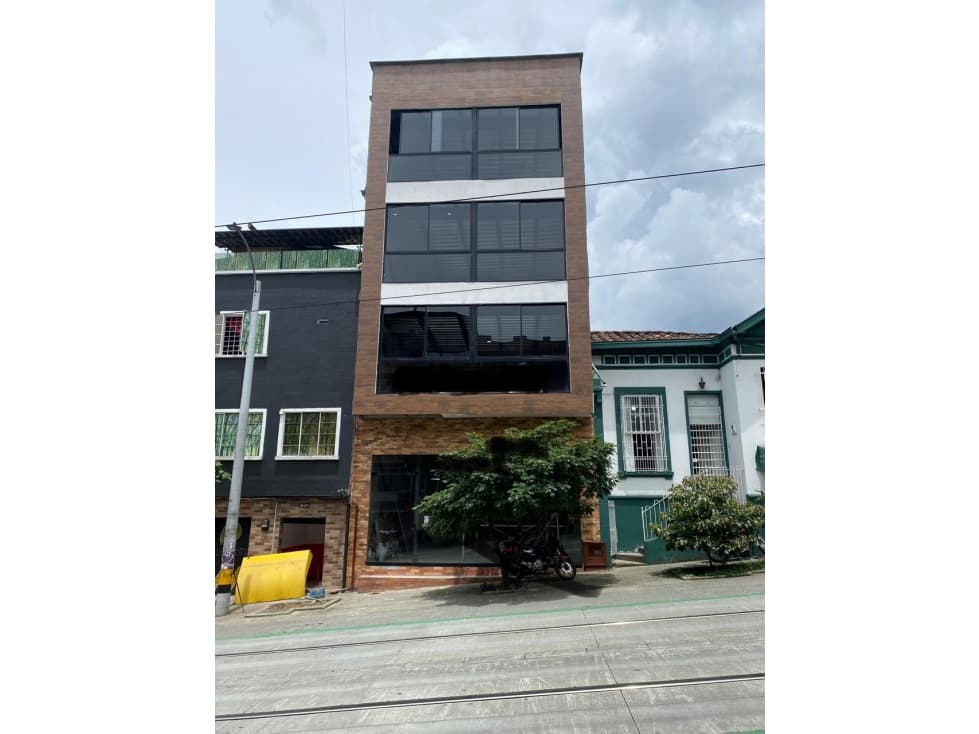Edificio en Venta en Medellín - Licencia mixta u Hotelera - 1