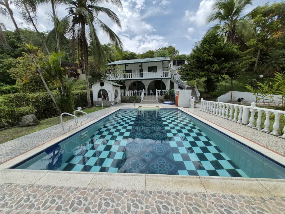 VENTA ESPECTACULAR CASA FINCA UBICADA A 10 MINUTOS DE LA VEGA C/MARCA - 1