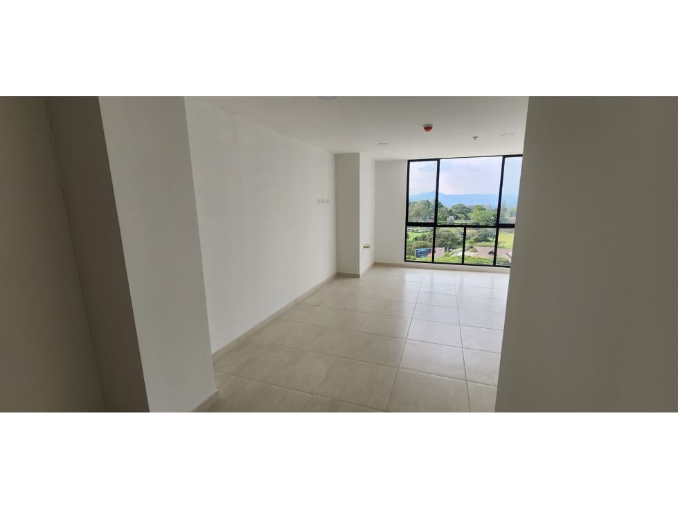 ALQUILO BELLA OFICINA EN CERRITOS MALL - 1