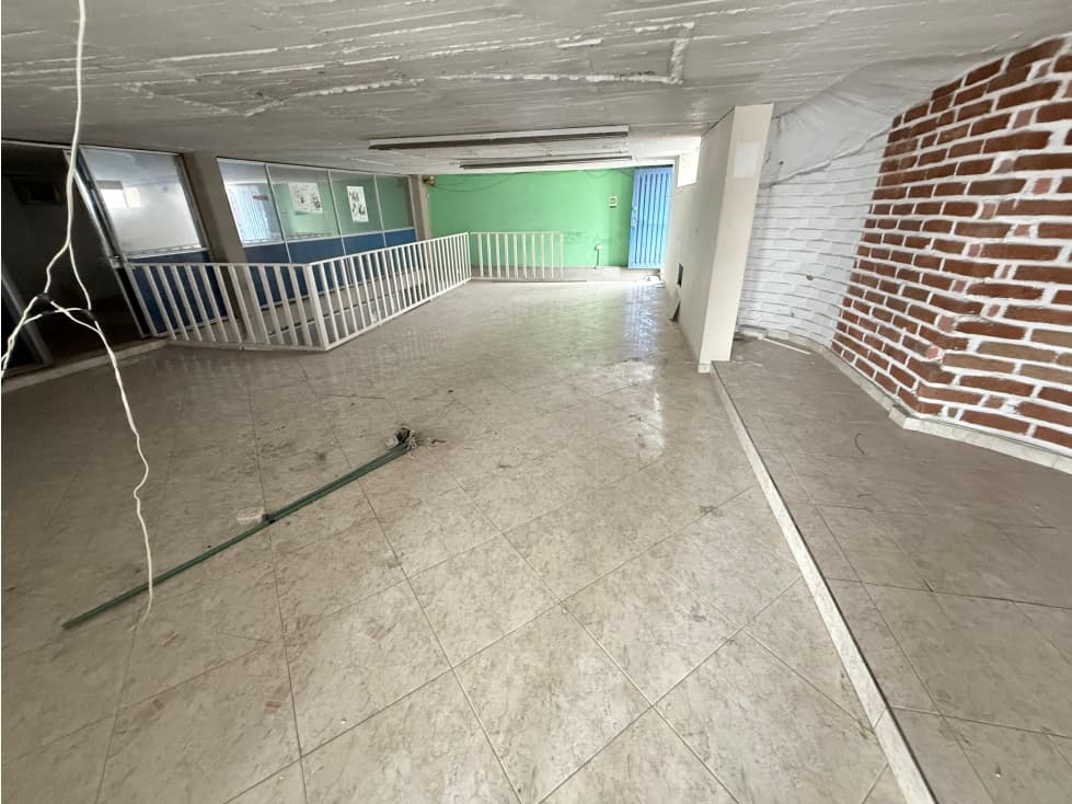 ALQUILO O VENDO BODEGA A 1/2 CUADRA DE LA AV. 30 DE AGOSTO - 1