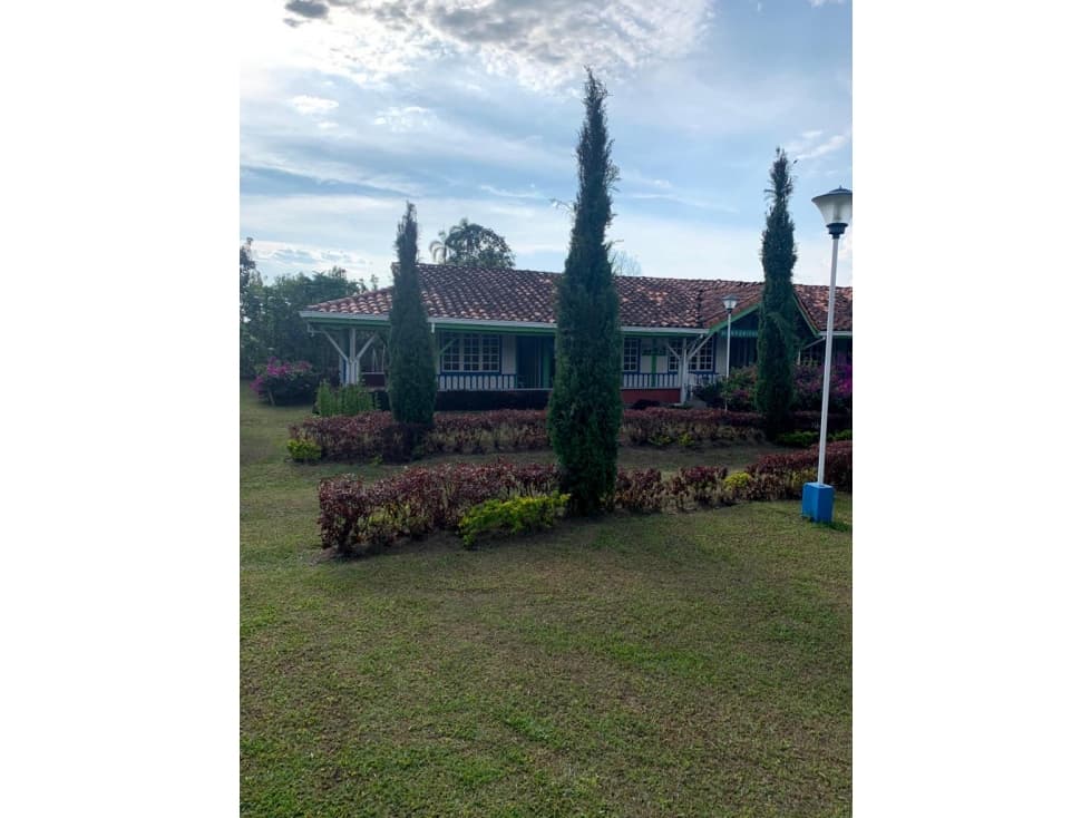 Se Vende Finca Chalet Vía El Aeropuerto El Edén Armenia Quindío - 1