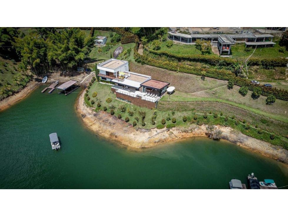 Se vende Casa Campestre Guatapé Antioquia - 1