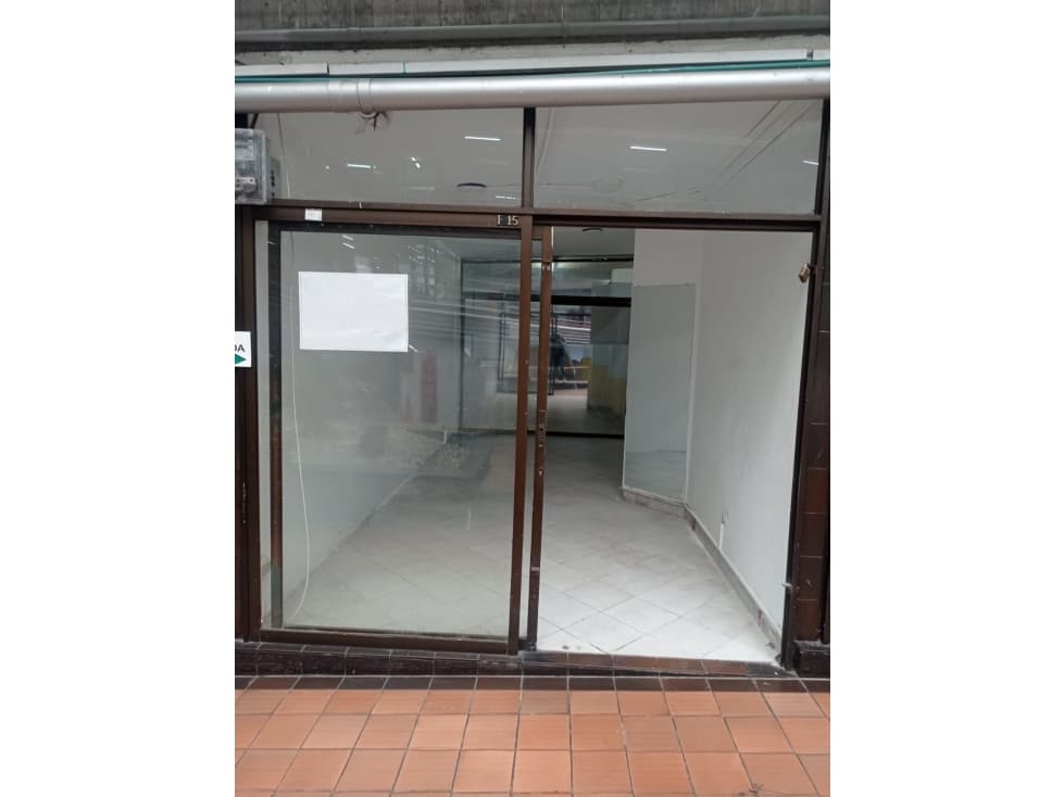 Se Vende Local En El Centro Comercial Bolivar. - 1