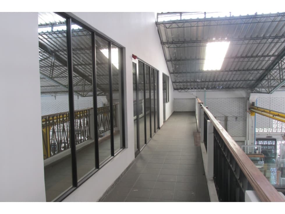 SE VENDE BODEGA POR EL CAIMO - 1