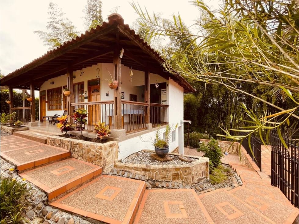 SE VENDE CASA Y CABAÑAS VÍA PUEBLO TAPAO - 1