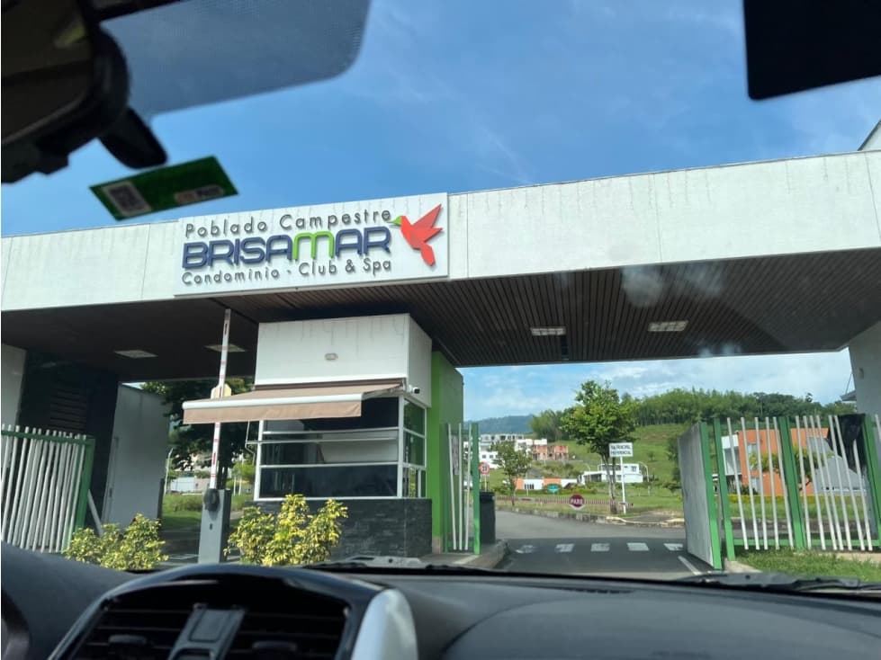 Se vendo lote plano en Vía Viterbo - 1