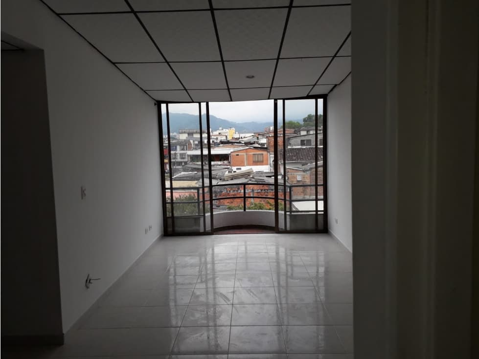 VENDO APARTAMENTO CON PARQUEADERO CUBIERTO CERCA AL CENTRO - 1