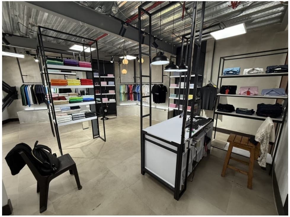 VENDO OFICINA EN PINARES CON PARQUEADERO CUBIERTO Y CUARTO UTIL - 1