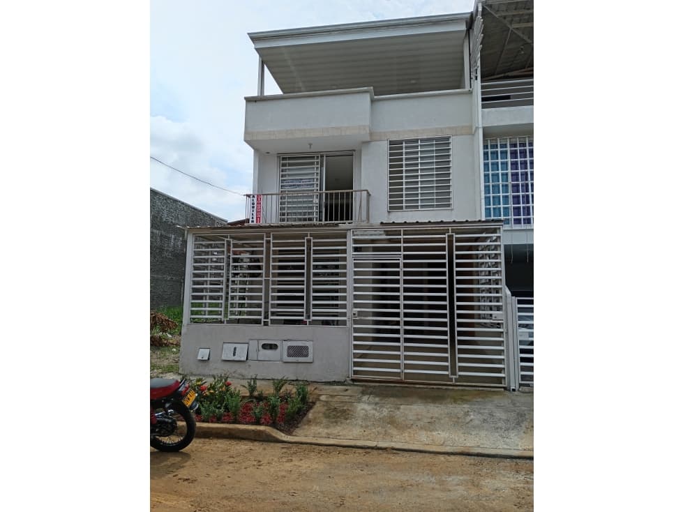 SE ALQUILA APARTAMENTO SEGUNDO PISO SECTOR ALFAGUARA - 1