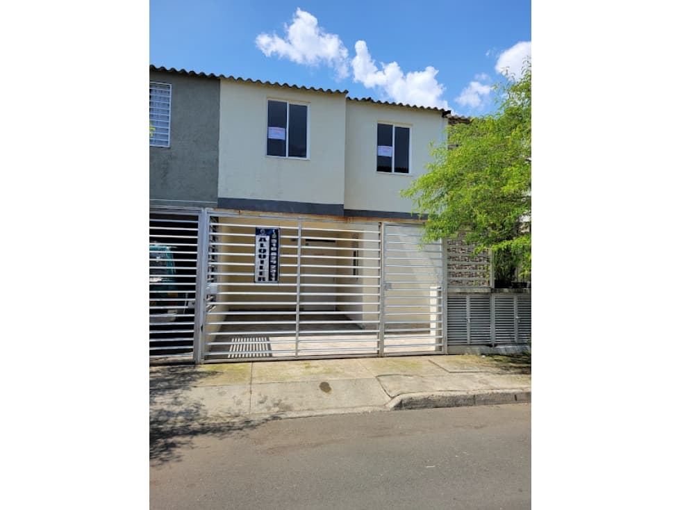 SE ALQUILA CASA DE DOS PISOS SECTOR ALFAGUARA - 1