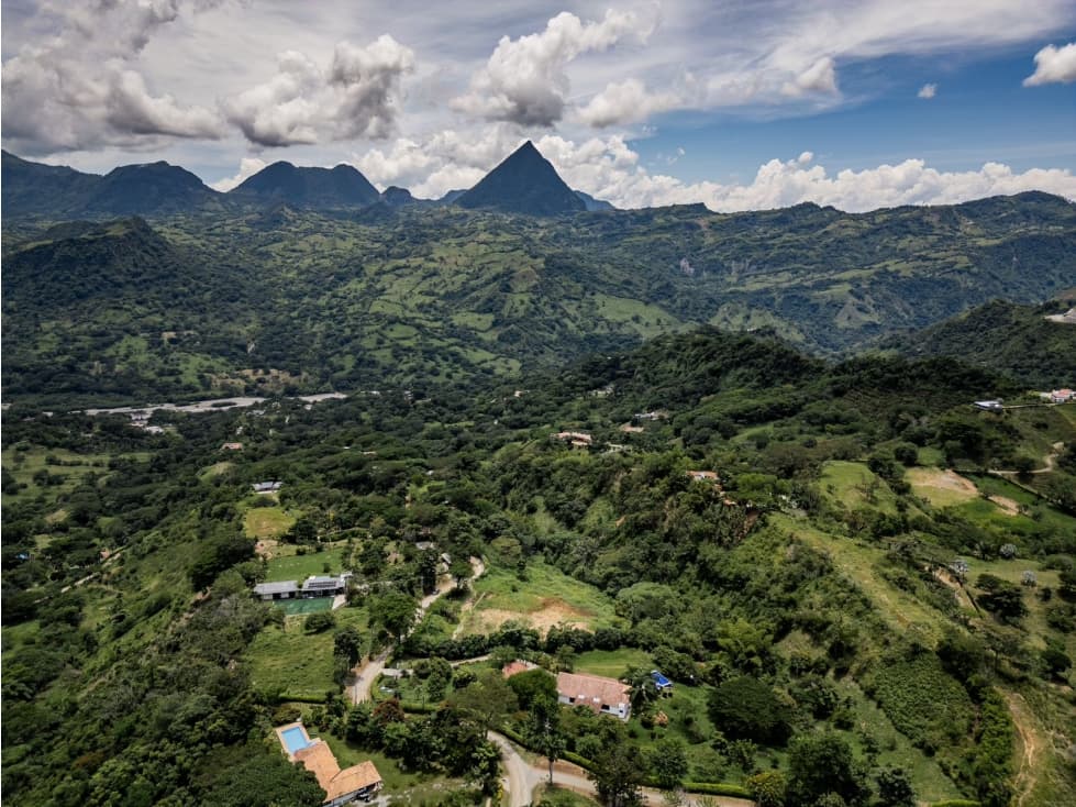 HERMOSO LOTE CON VISTA A CERRO TUSA - 1