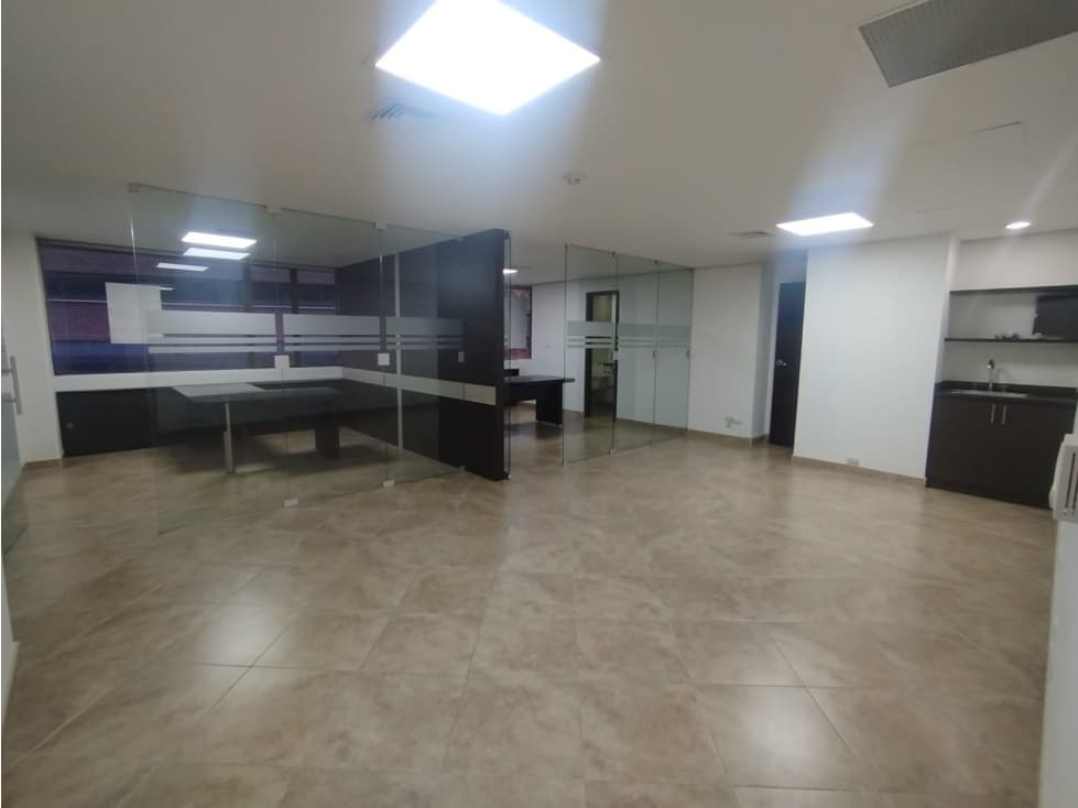 Arriendo oficina en el poblado - 1