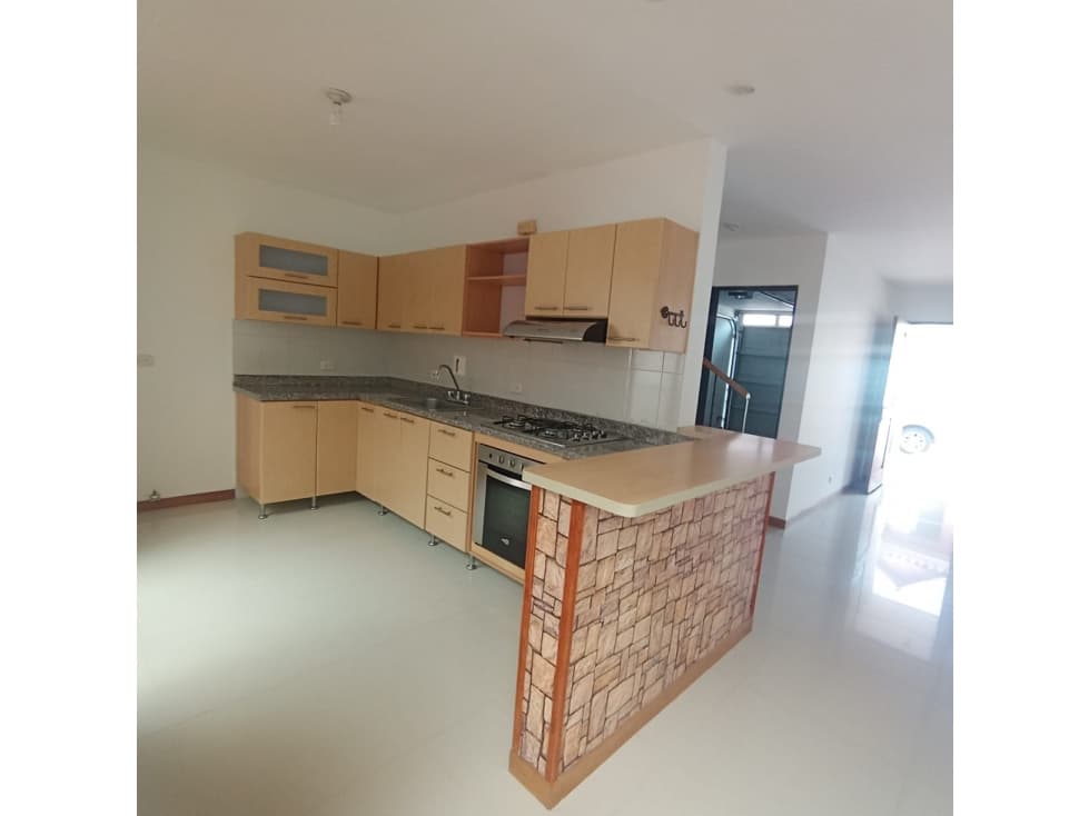 CASA ARRIENDO LA CEJA - 1