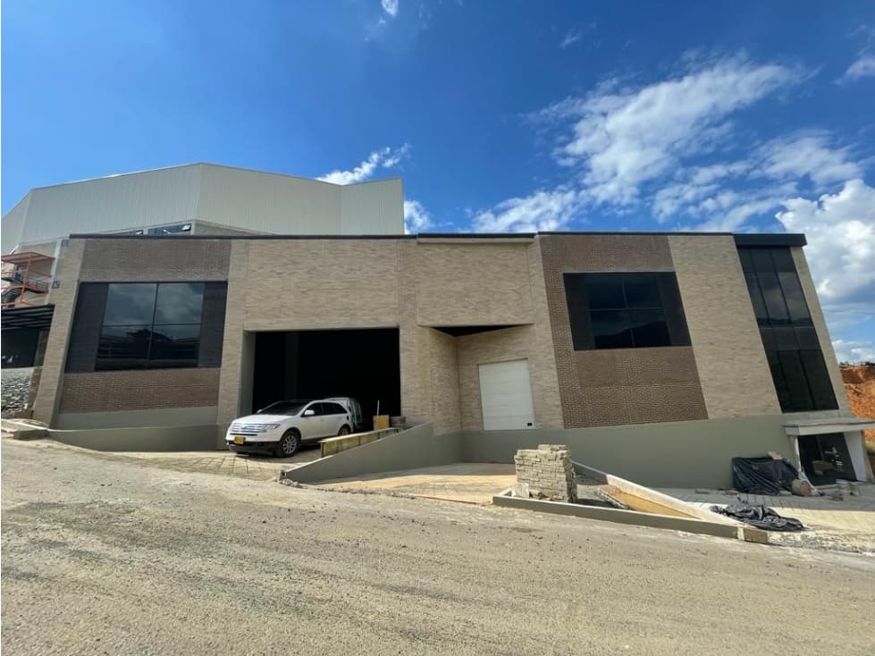 Arriendo Bodega en Caldas - 1