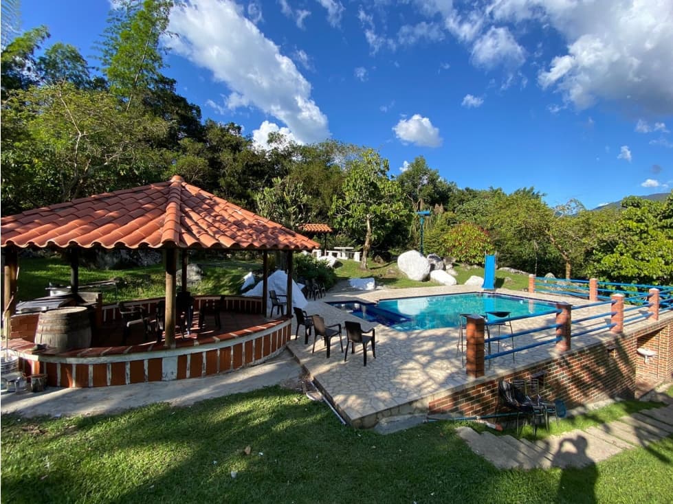 Arriendo Casa Finca en Barbosa - 1