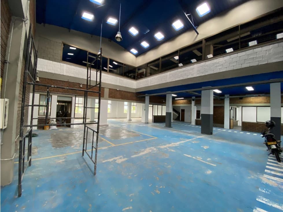 Edificio en Renta en Pereira - Av. 30 de Agosto - 1