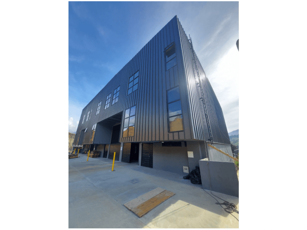 RHBR-12140 VENDO ARRIENDO BODEGA DE 2 NIVELES (Caldas, Primavera) - 1