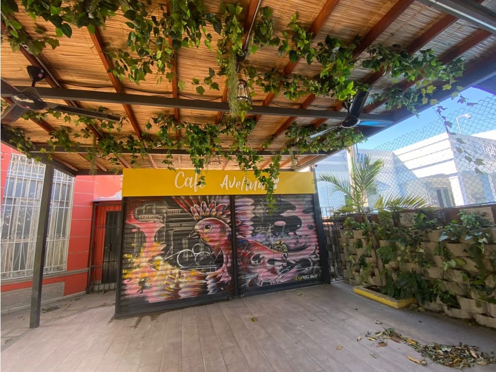 SE ARRIENDA LOCAL COMERCIAL CON IMPLEMENTOS PARA CAFETERIA - 1