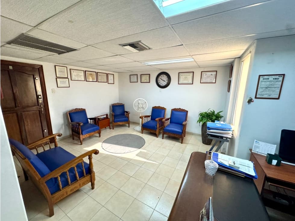 SE ARRIENDA OFICINA EN EL EDIFICIO CENTRO EJECUTIVO, SANTA MARTA - 1