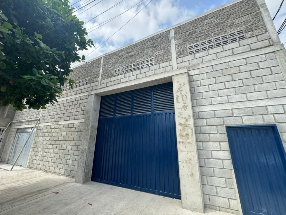 SE ARRIENDA BODEGA UBICADA EN LA CALLE 30, SANTA MARTA - 1