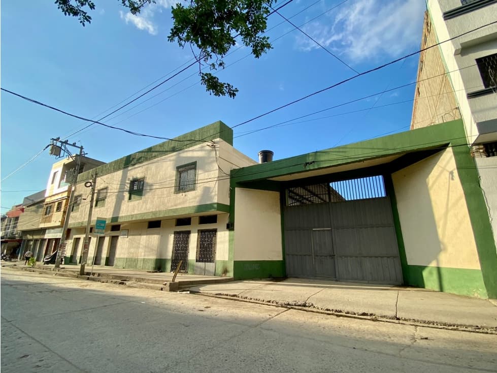 SE VENDE O ARRIENDA BODEGA UBICADA EN EL MERCADO PÚBLICO - 1