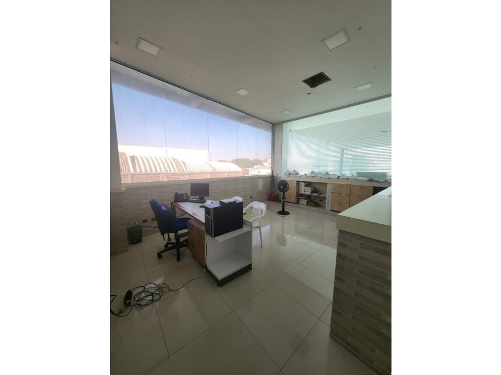 Arriendo de oficinas 1000 m2 y parqueaderos sobre la Crisanto Luque - 1