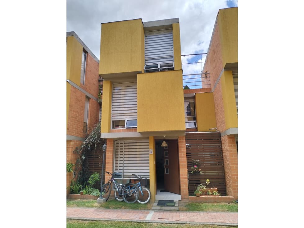 CONDOMINIO ILLIMANI CALLE 18 No. 1-64 CASA 26 - 1