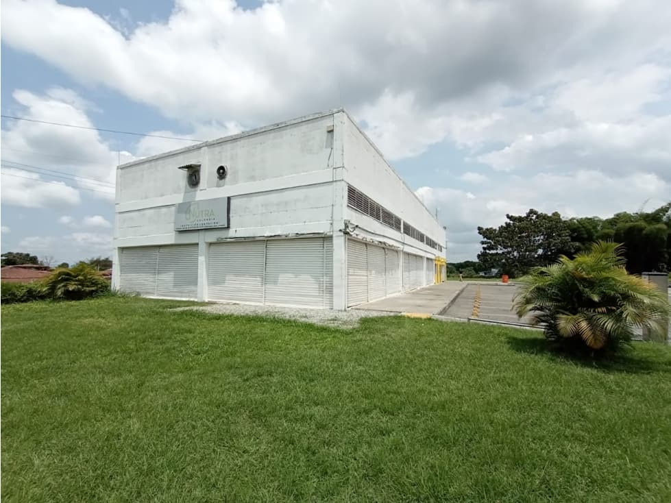 LOCAL COMERCIAL O BODEGA ARRIENDO VIA MONTENEGRO - 1