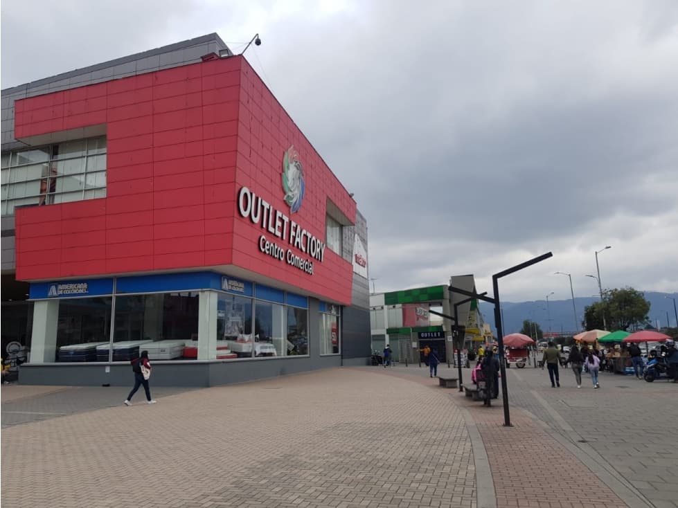 LOCAL EN ARRIENDO OUTLET FACTORY - 1