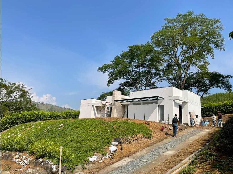 VENTA CASA CAMPESTRE VÍA MANIZALES - MEDELLÍN - 1