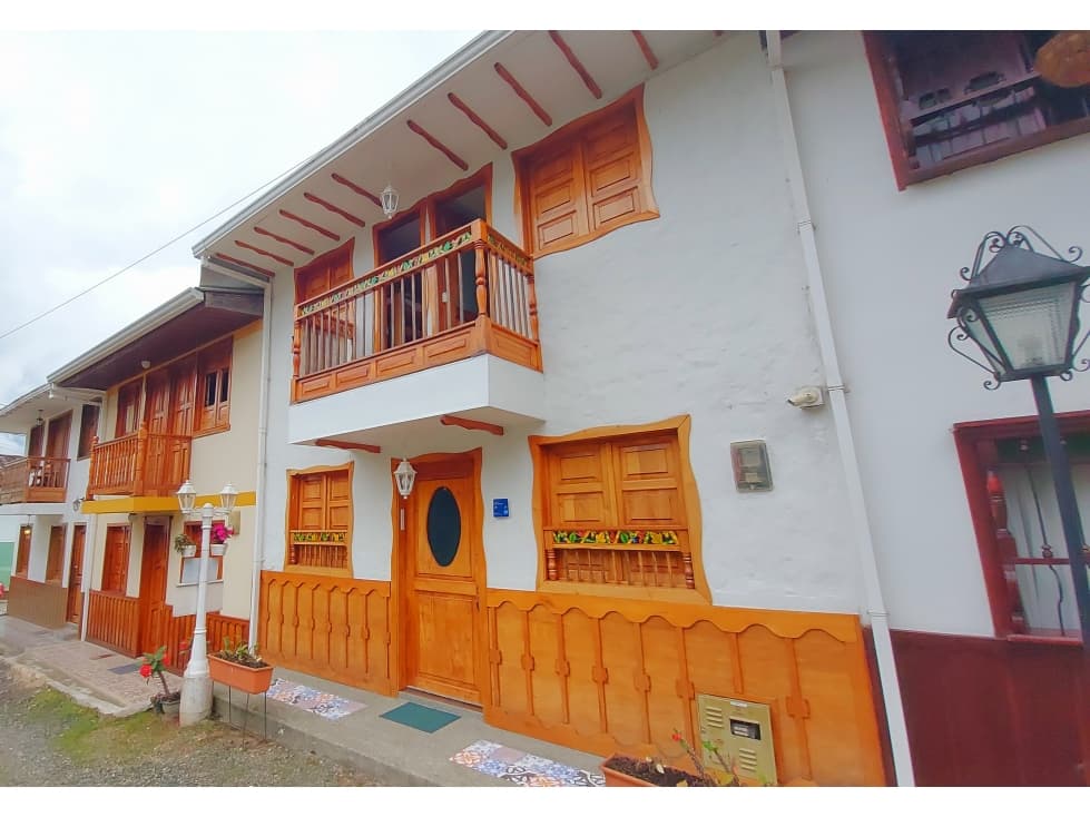 CASA HOSTAL EN VENTA EN SALENTO - EXCELENTE UBICACIÓN - 1