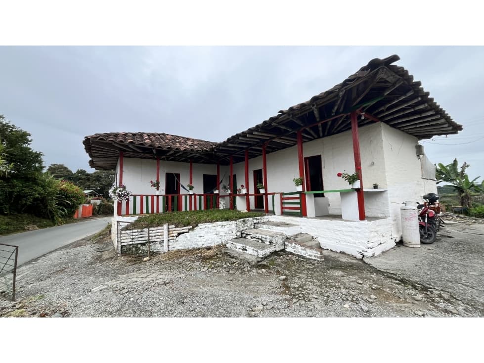 VENTA DE FINCA GANADERA EN QUIMBAYA, QUINDÍO, COLOMBIA - 1