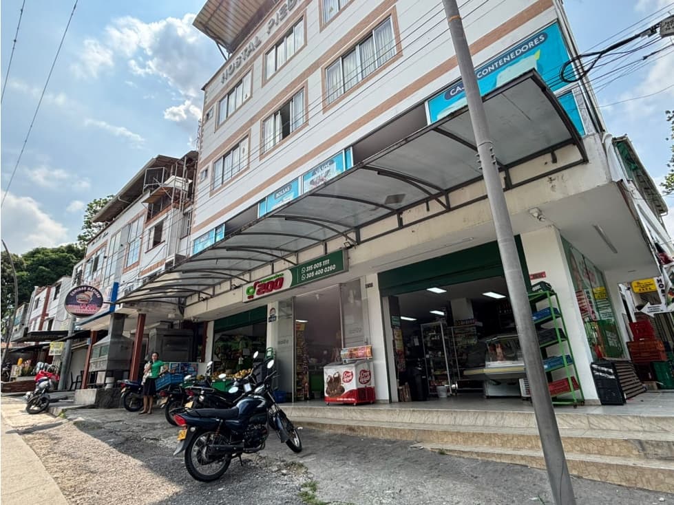 LOCAL COMERCIAL DE DOS NIVELES EN VENTA /CALLE 200 - 1