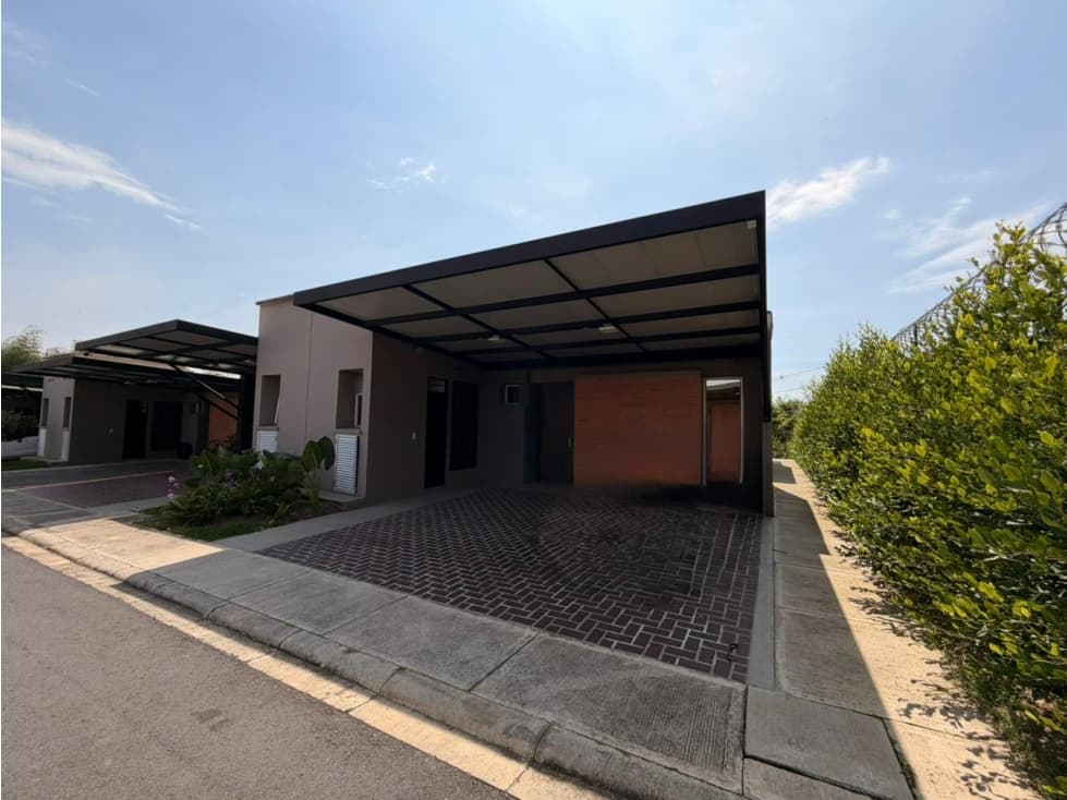 SE VENDE CASA ESQUINERA EN GALICIA VERDE - 1