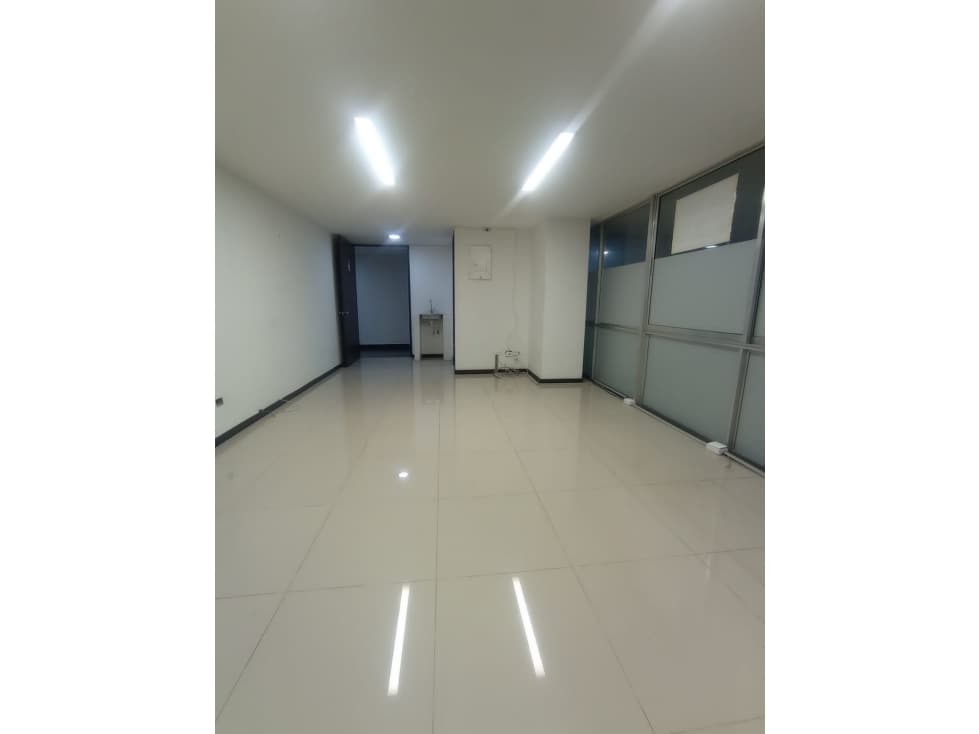 Venta o alquiler de oficina en Bello - 1