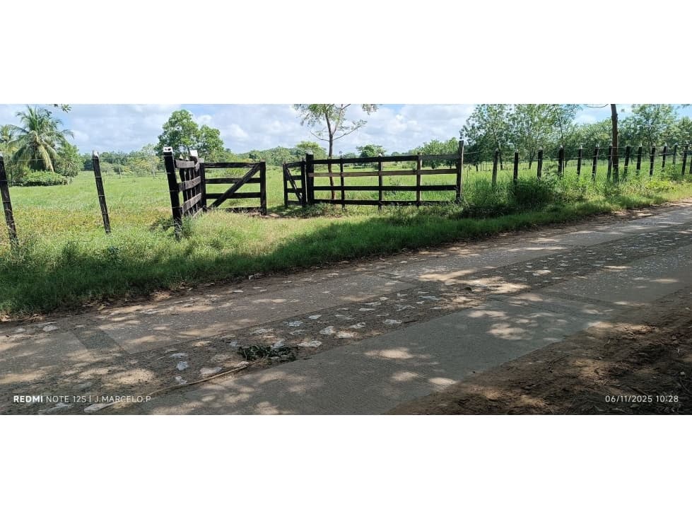 FINCA EN VENTA EN CIENAGA DE ORO - TIERRA PLANA - 1