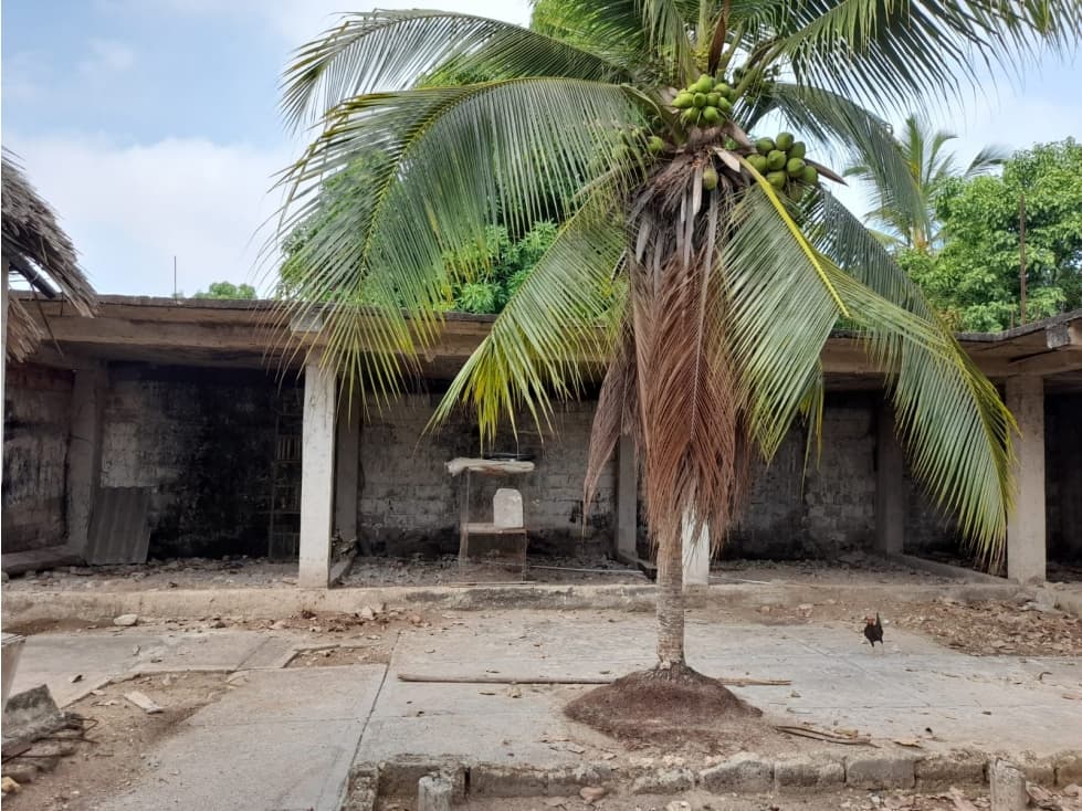 LOTE CON CONSTRUCCION EN TOLU- SUCRE IDEAL PARA HOTELERIA - 1