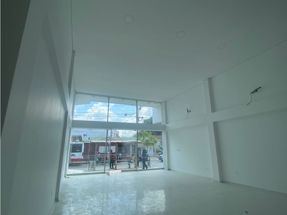 LOCAL COMERCIAL EN CERETE DISPONIBLE EN ARRIENDO - 1