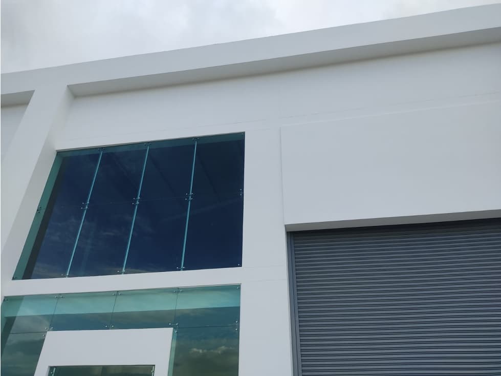 BODEGA DE GRANDES DIMENSIONES RECIÉN CONSTRUIDA DE 600M2 - 1