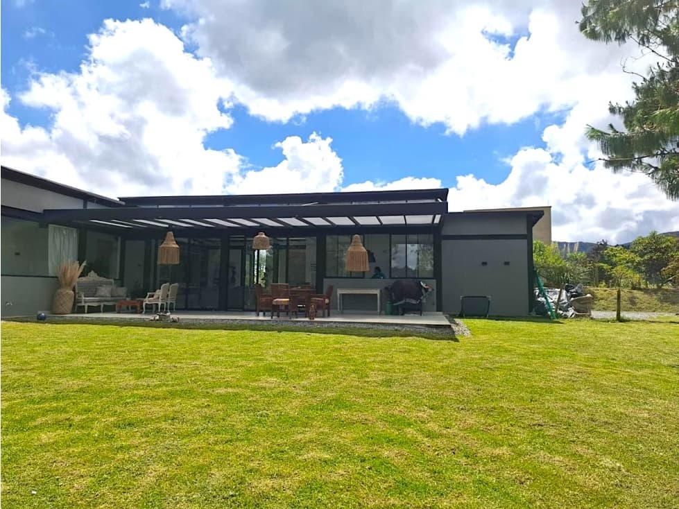 Venta Casa Alto del Escobero Envigado | 1 nivel UNIDAD COMPLETA - 1