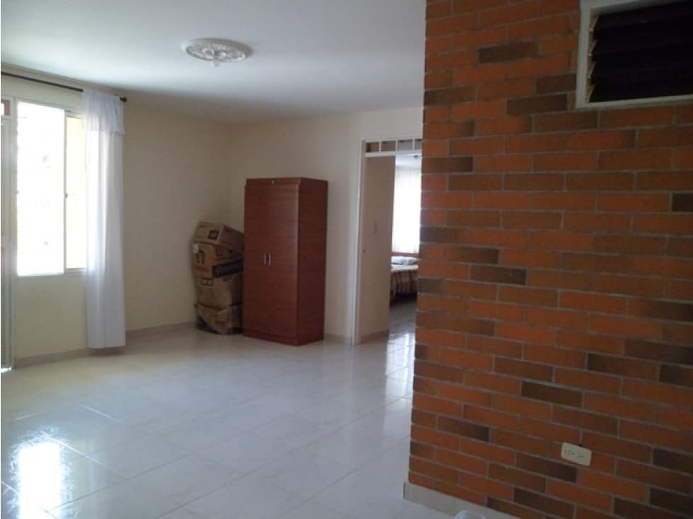 VENTA CASA ESQUINERA DOS PISOS . PRADOS DEL NORTE EN TULUÁ. - 1