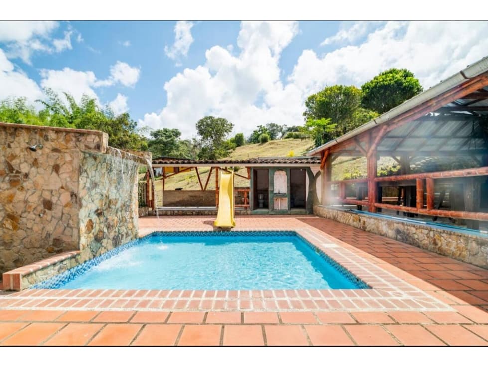 SE VENDE CASA CAMPESTRE EN LA CUMBRE ÁREA 9.900 M2 - 1