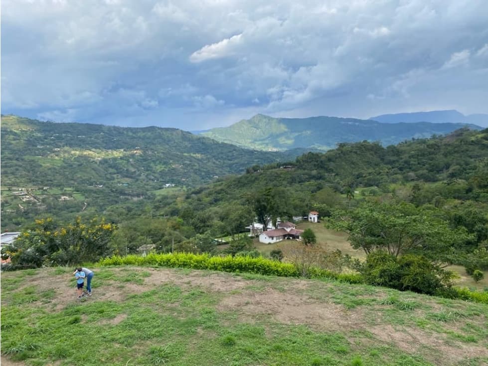 VENDO LOTE DE TERRENO CON DISEÑO ARQUITECTONICO - 1