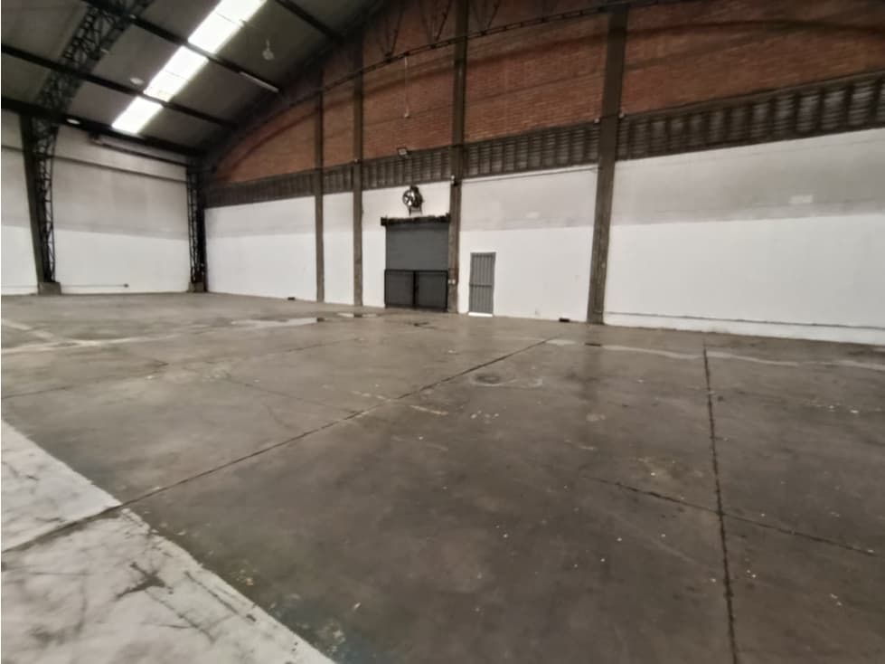 SE ARRIENDA O SE VENDE BODEGA EN ITAGUI - 1