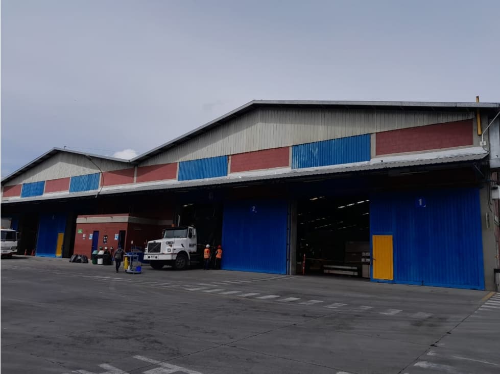 Bodega en Arriendo Madrid 687M² - 1