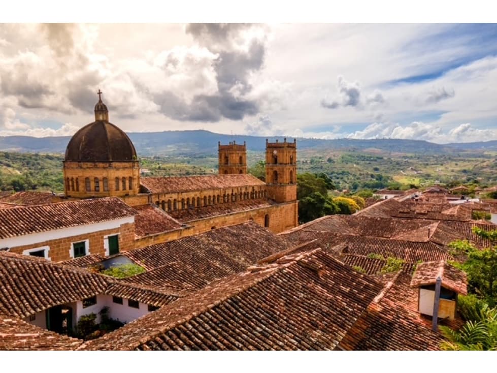 SE VENDE CASA COLONIAL EN BARICHARA 645M2 - 1