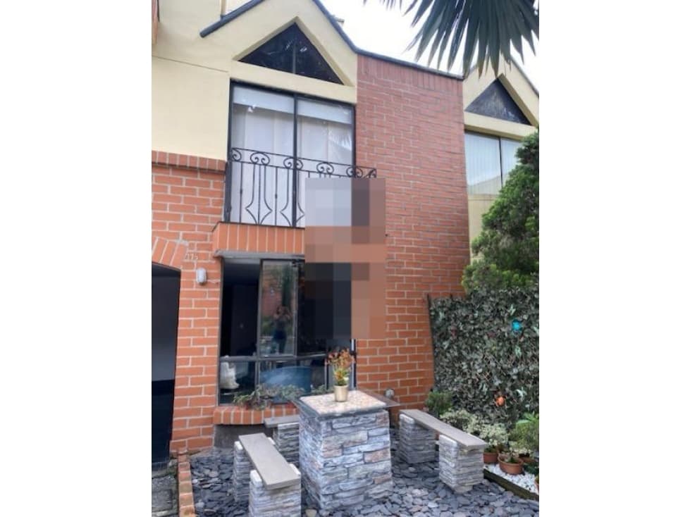 Venta casa remodelada en Sabaneta, sector Alcázares - 1