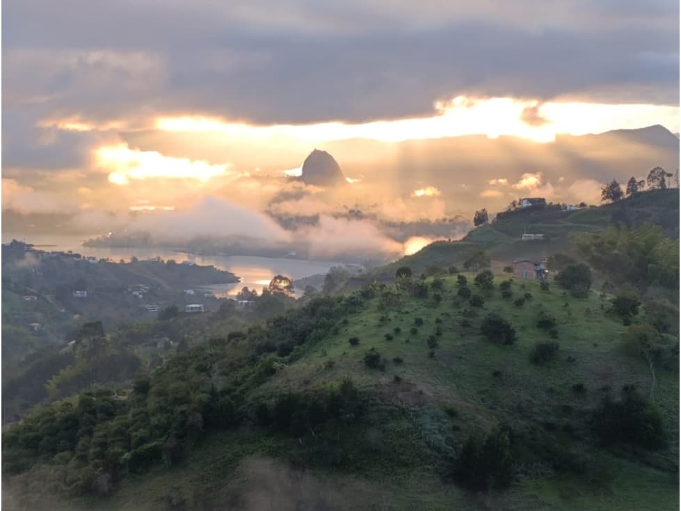 Cabaña en venta el peñol antioquia - 1