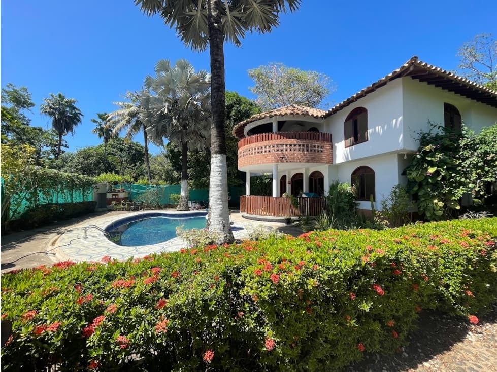 Vendo hermosa casa finca con piscina en Necoclí Urabá Antioqueño - 1