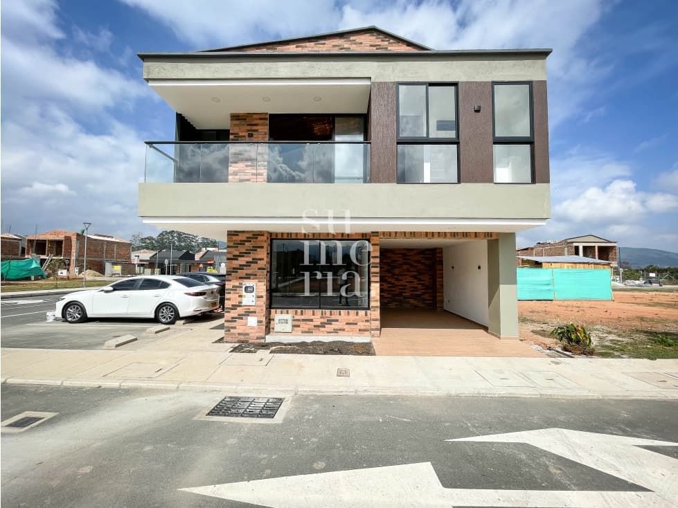 Casa unifamiliar de lujo en La Ceja - 1